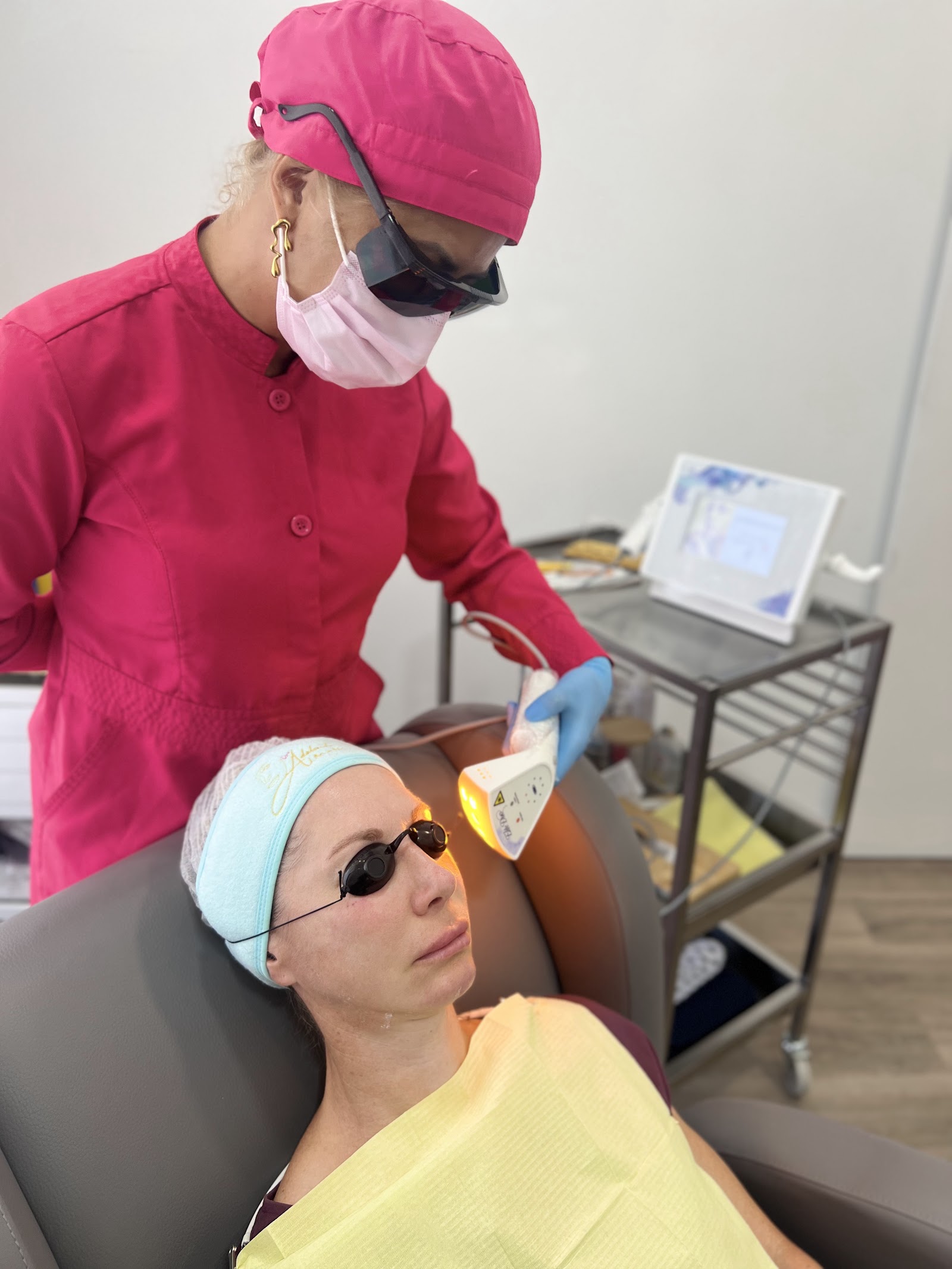 Sessão de laser facial na Clínica MASO