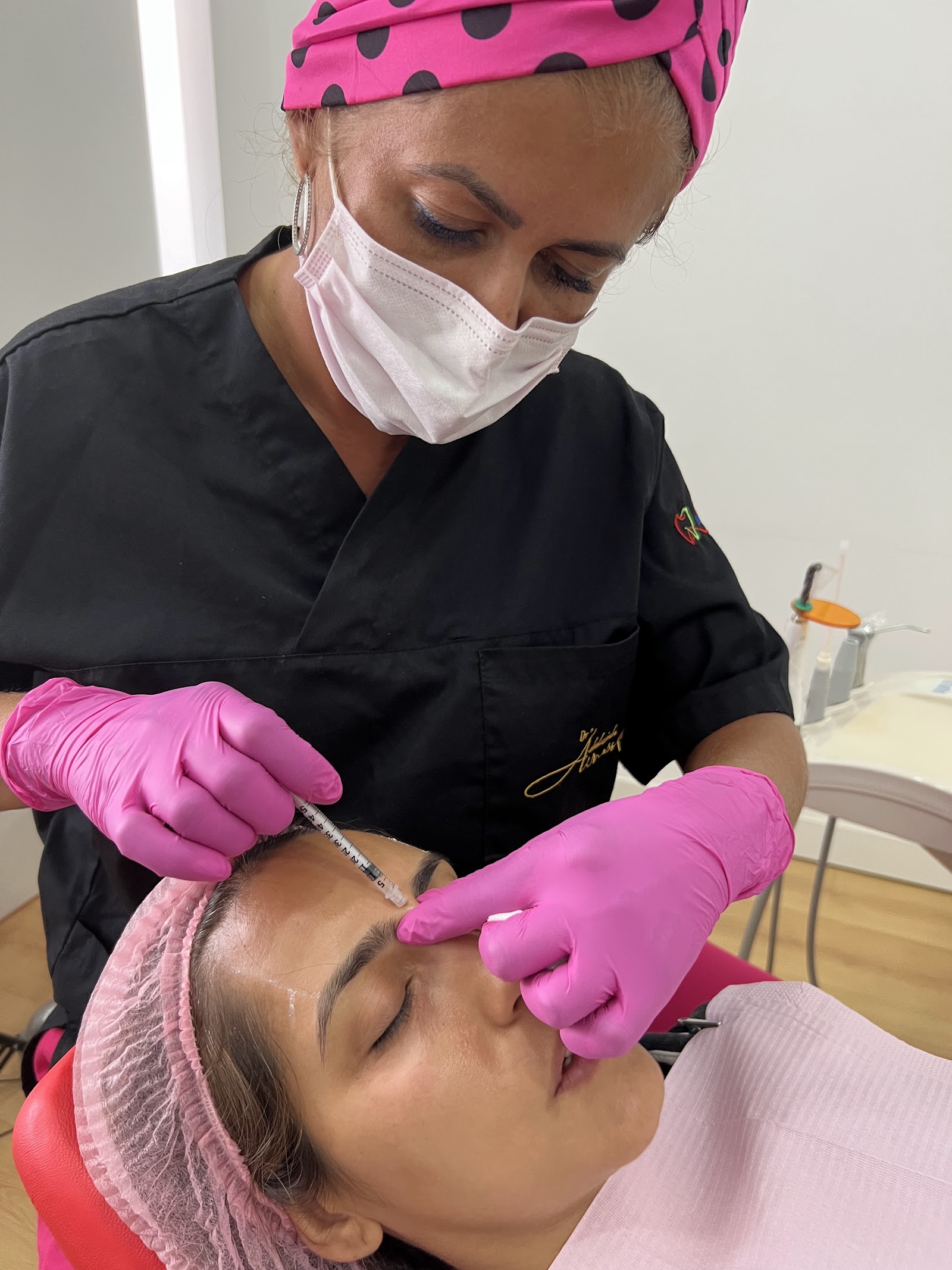 Aplicação de harmonização orofacial na Clínica MASO